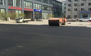 廣州瀝青混凝土施工坑槽快速修復(fù)知識(shí)