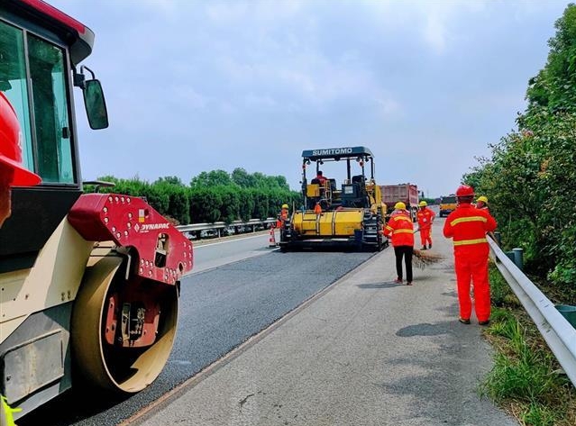 廣州瀝青混凝土攤鋪如何做才是專(zhuān)業(yè)的？